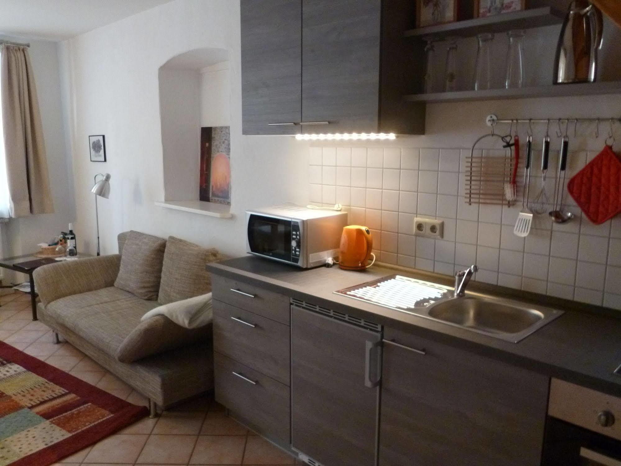 Hotel Alter Winzerhof Weisenheim Am Berg E.K. Esterno foto